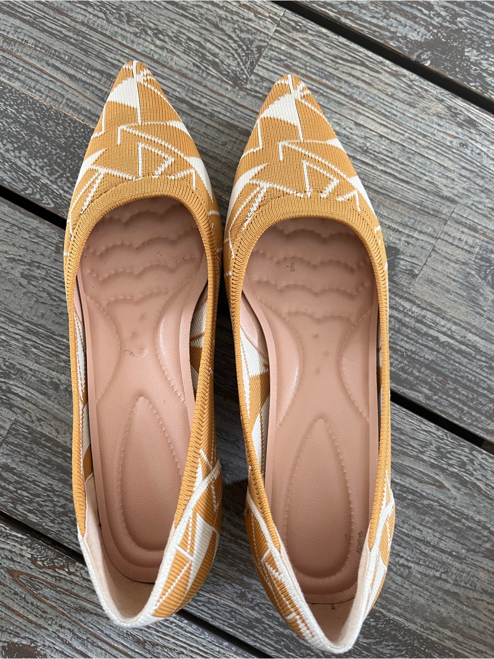 VIVAIA knit shoes with box heel, size 8.